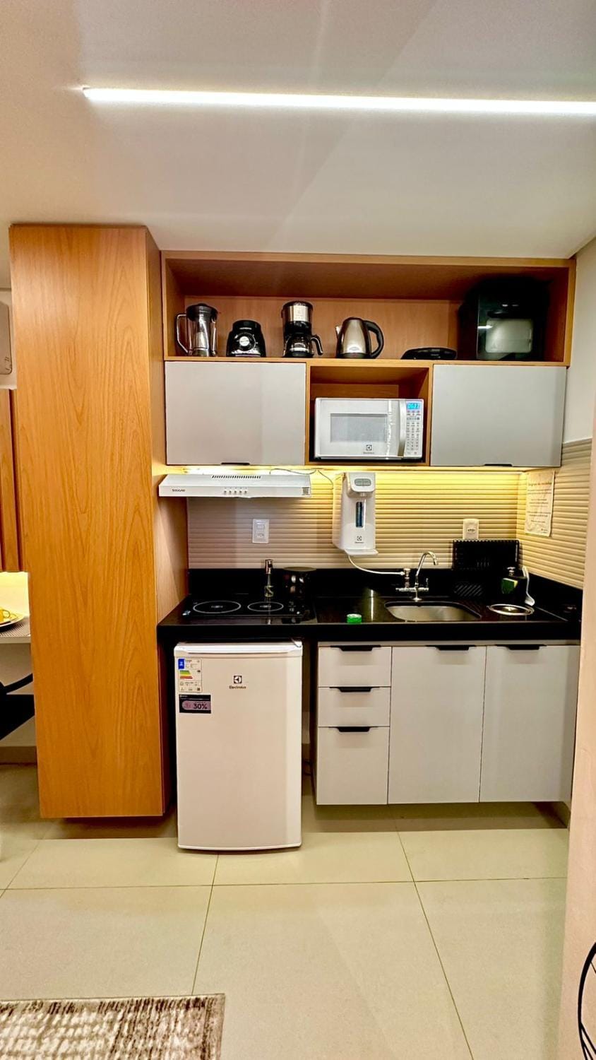 Kitchen or kitchenette, minibar, stove, toaster