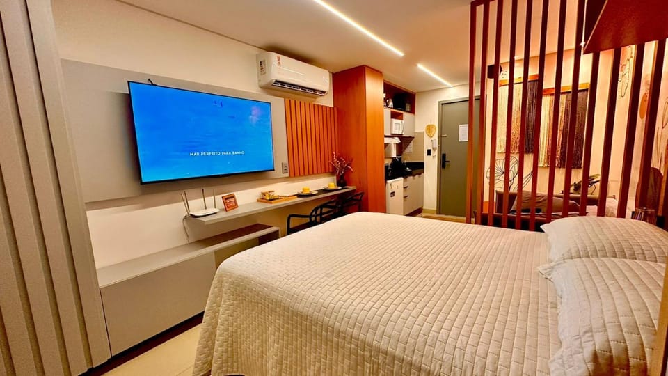 Bed, TV and multimedia, Photo of the whole room, air conditioner