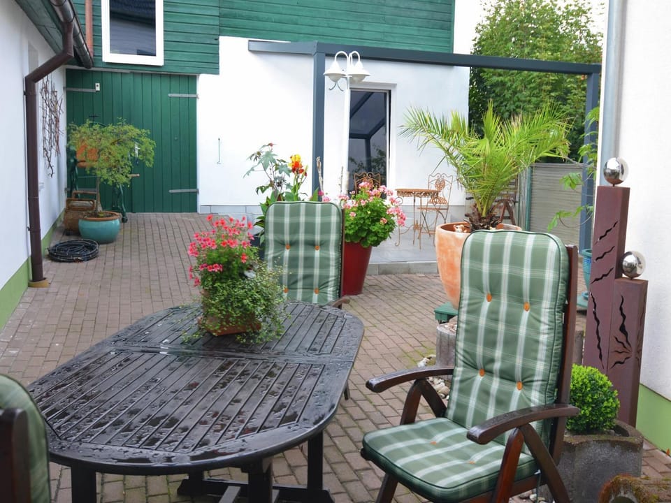 Neighbourhood, Balcony/Terrace