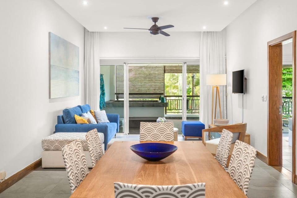 Communal lounge/ TV room, TV and multimedia, Living room, Dining area