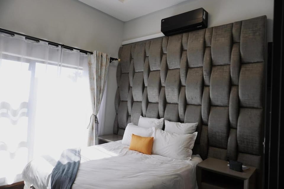 Big Mo Bev and Grill Apartment in South Africa