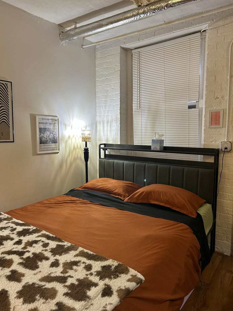 Boston Edison Cozy Gallery Studio Apartment in Detroit