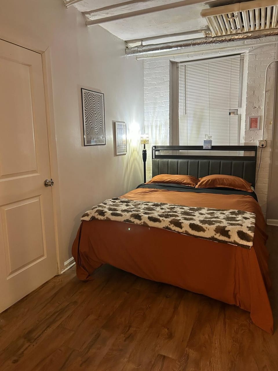Boston Edison Cozy Gallery Studio Apartment in Detroit