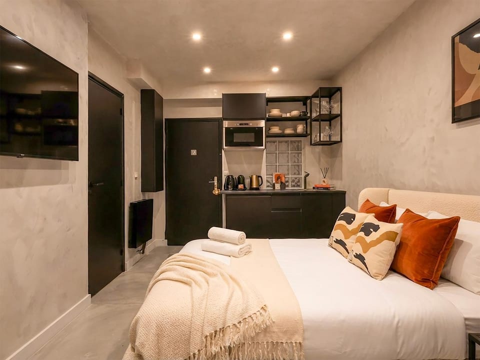 UrbanFlat 11 - Grand Studio Pereire Wagram - Champs-Elysees Apartment in Paris