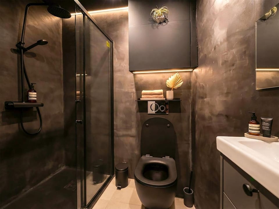UrbanFlat 11 - Grand Studio Pereire Wagram - Champs-Elysees Apartment in Paris