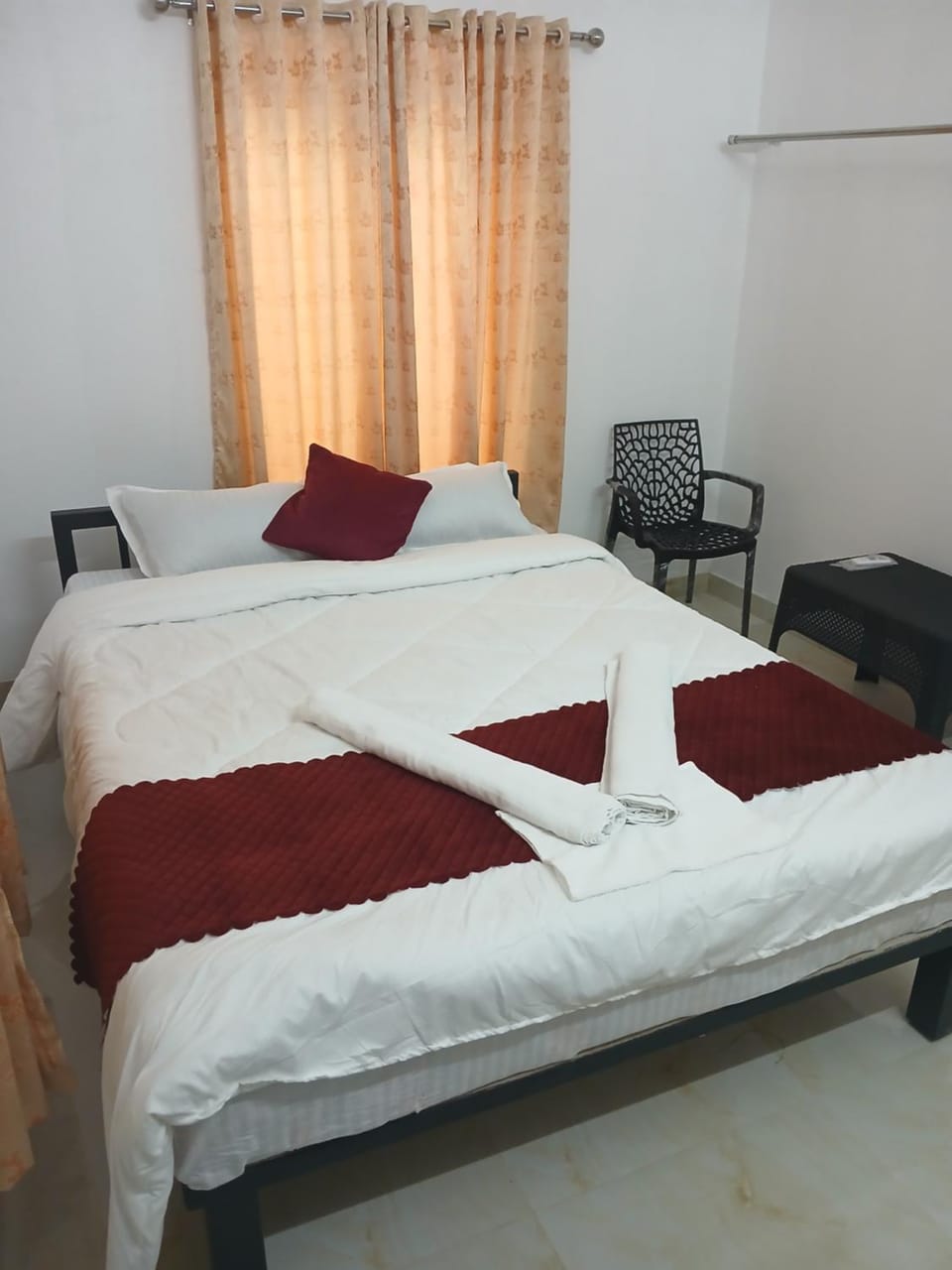 Bed, Photo of the whole room, Bedroom