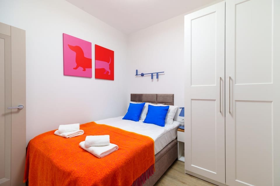 Bed, towels, wardrobe