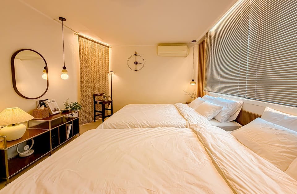 Bed, Bedroom, air conditioner