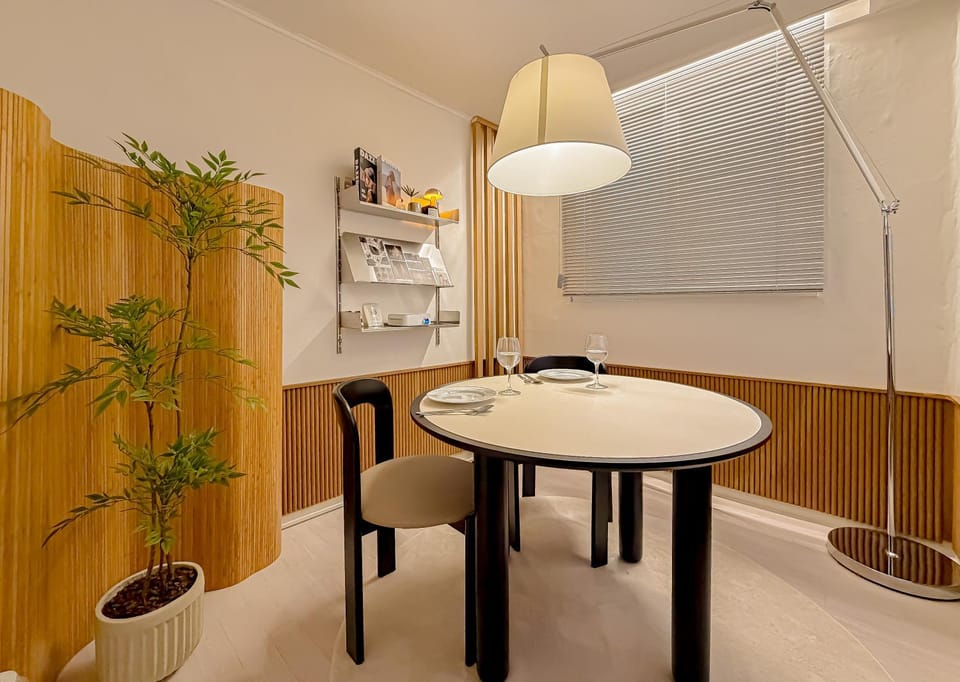Seating area, Dining area
