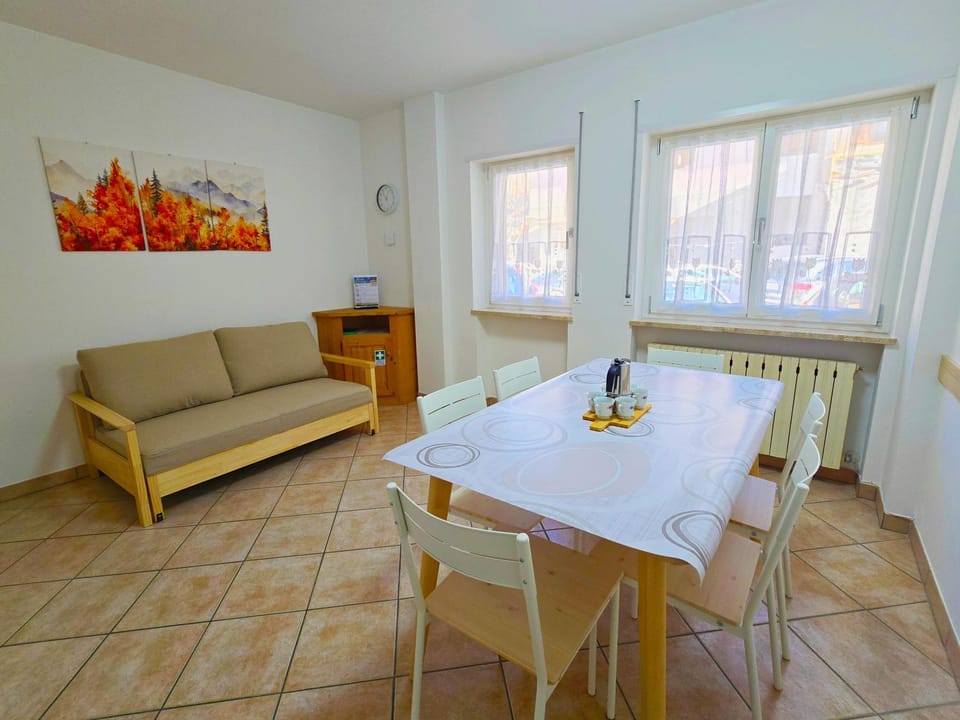 Living room, Dining area