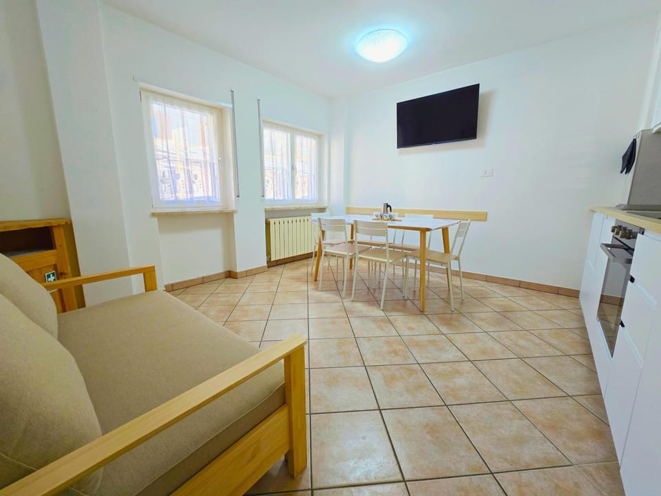 TV and multimedia, Kitchen or kitchenette, Living room