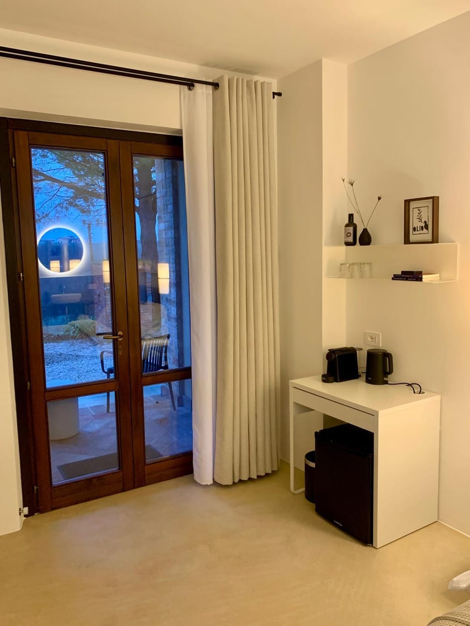 Coffee/tea facilities, minibar