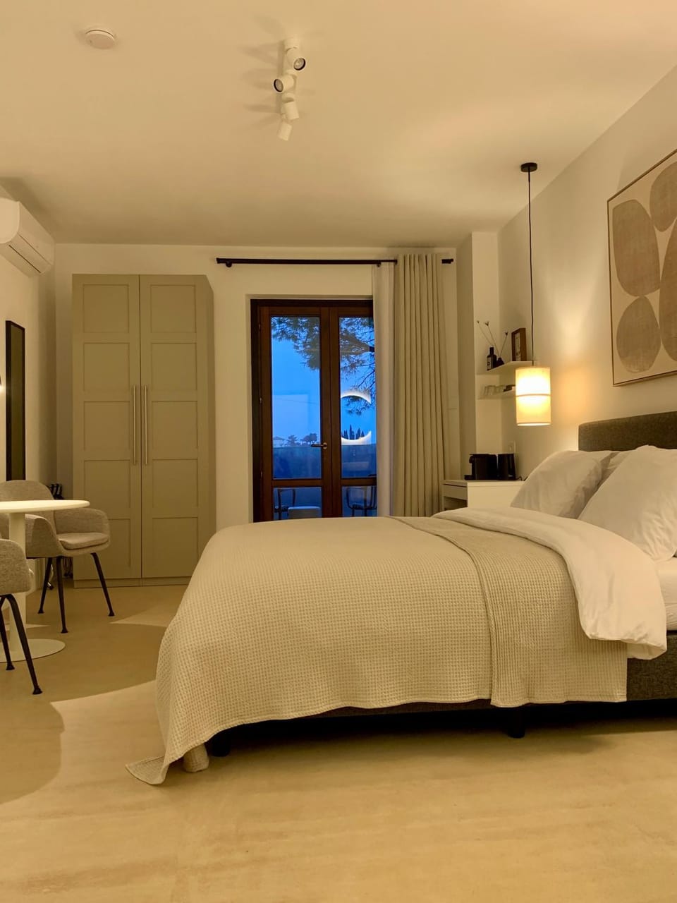 Bed, Photo of the whole room, Bedroom, wardrobe
