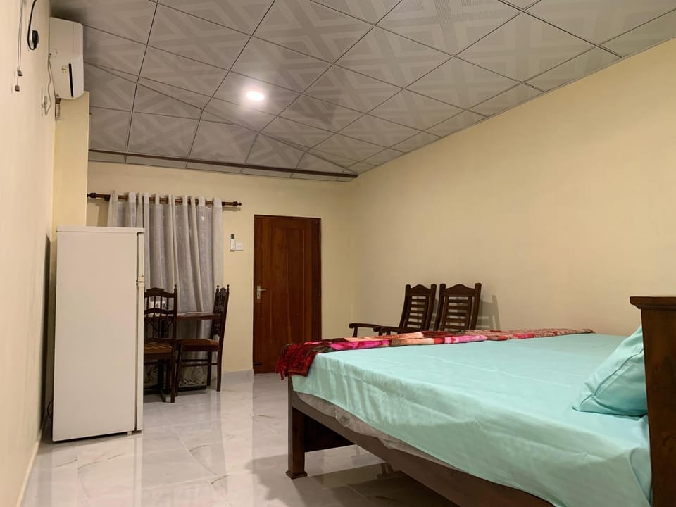 Bed, Photo of the whole room, Seating area, Dining area, Bedroom, wardrobe, air conditioner