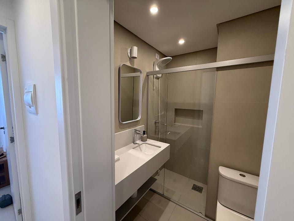 Shower, Toilet