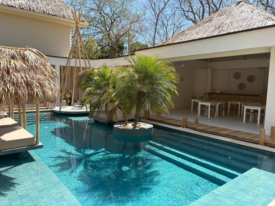 Restaurant/places to eat, Swimming pool