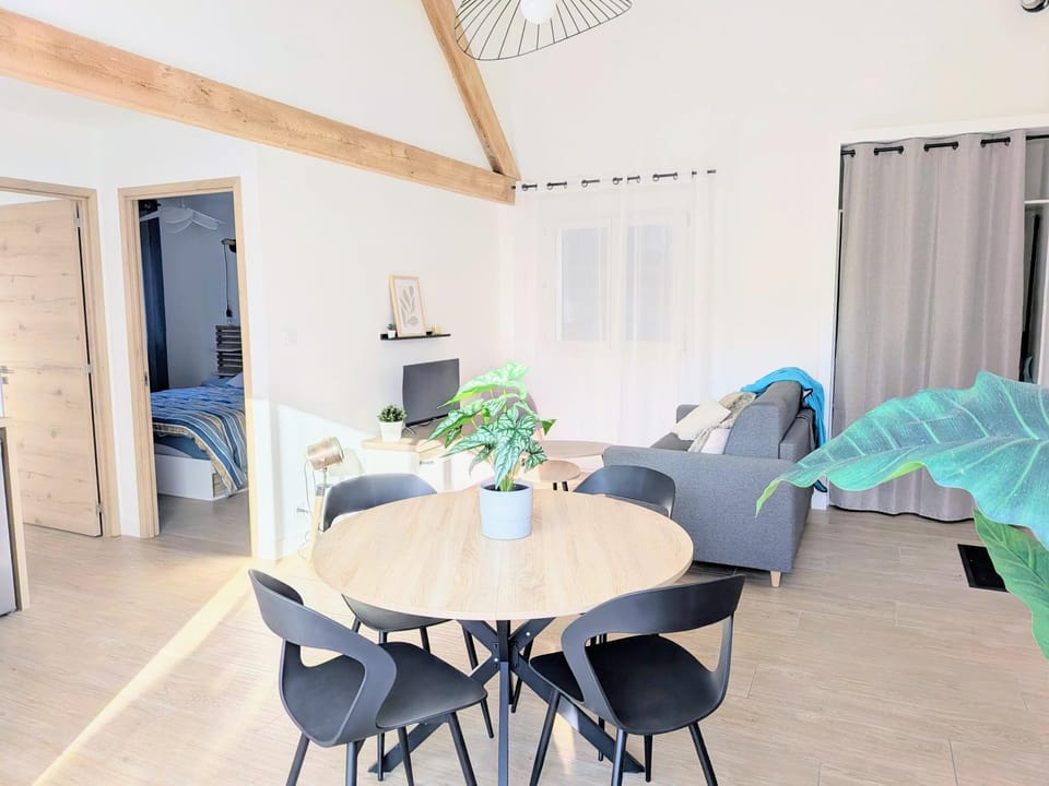 Living room, Seating area, Dining area
