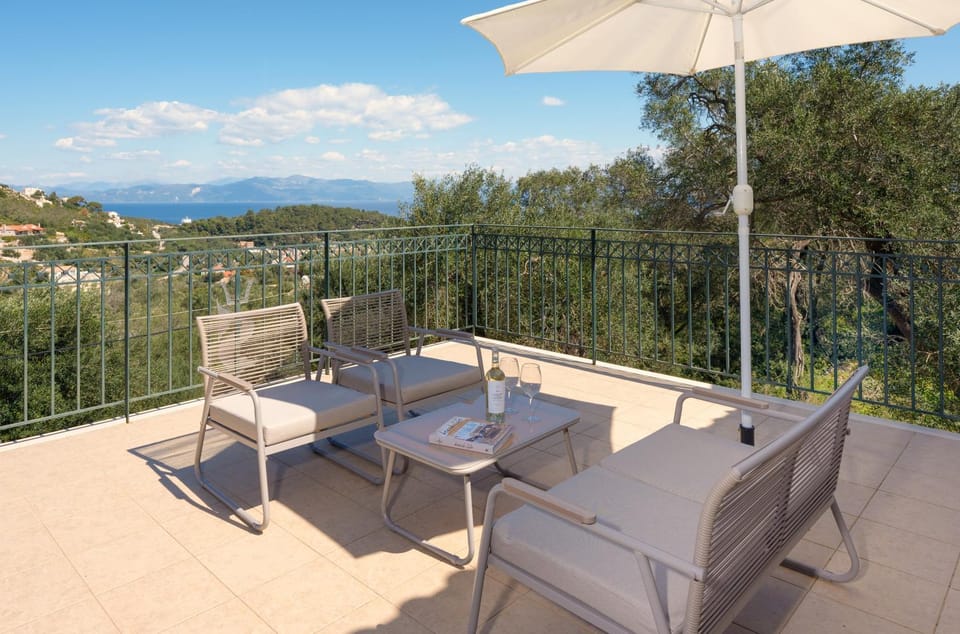 Natural landscape, View (from property/room), Balcony/Terrace, Seating area, Mountain view, Sea view