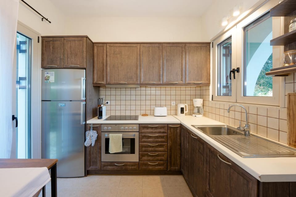 Kitchen or kitchenette, kitchen