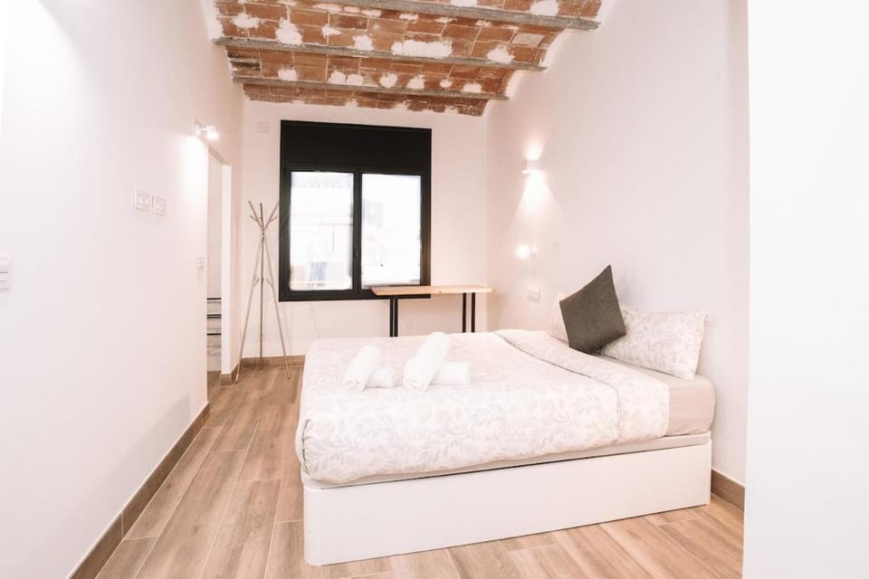 Large Apartment with Terrace and Jacuzzi Apartment in Barcelona