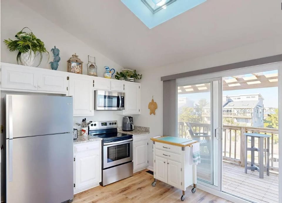 Street view, kitchen