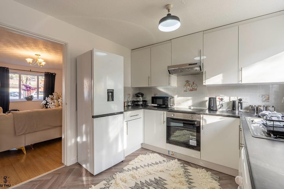 Kitchen or kitchenette, oven, stove