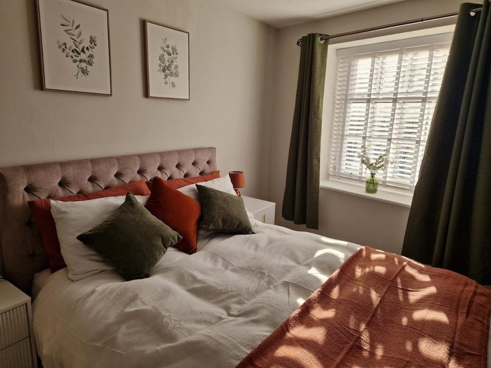 Central historic & stylish apartment with free parking Apartment in Worcester