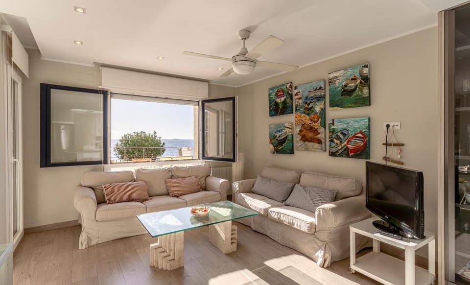 Living room, Sea view
