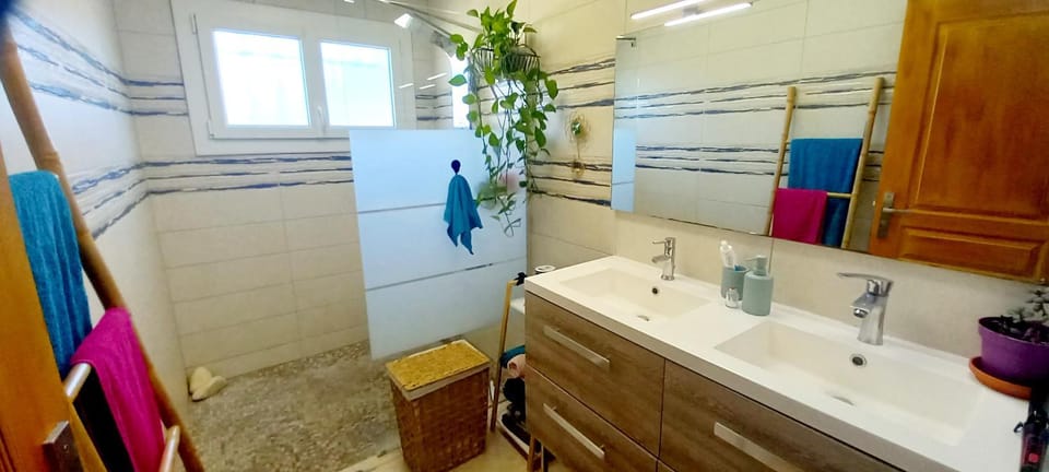 Shower, Bathroom, towels