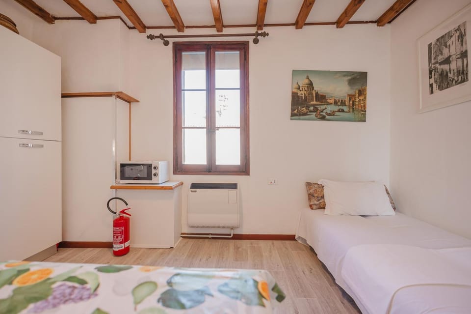Kitchen or kitchenette, Living room, Seating area