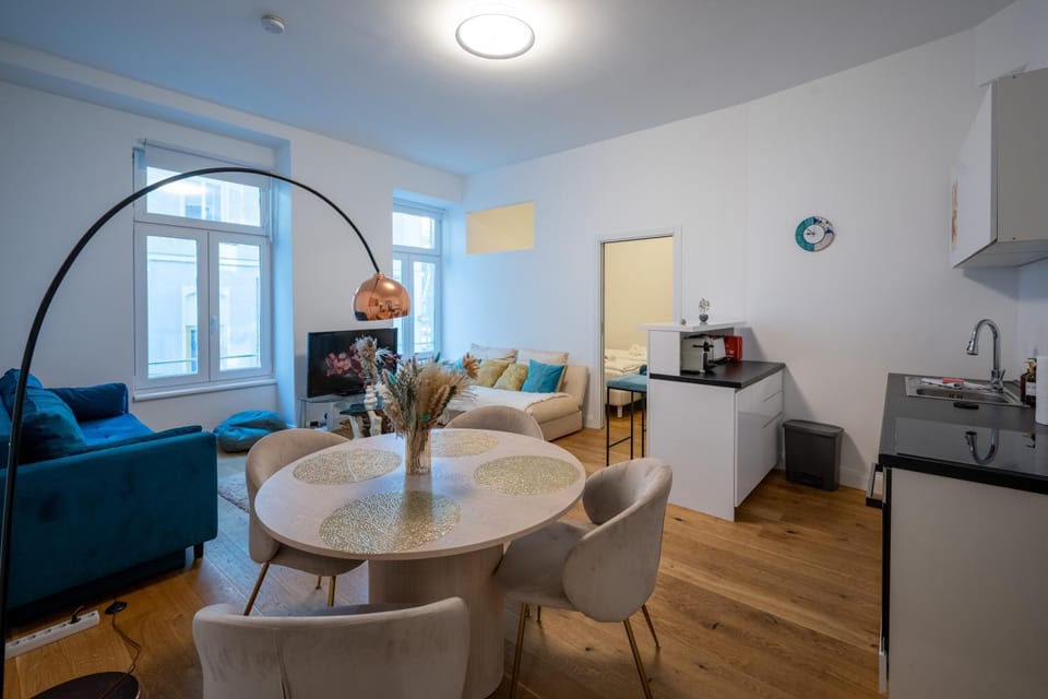 Kitchen or kitchenette, Living room, Seating area, Dining area, stove