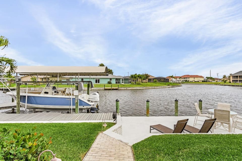 Gulf Access, Heated Pool, Bikes- Coastal Breeze - Roelens Vacations House in Cape Coral