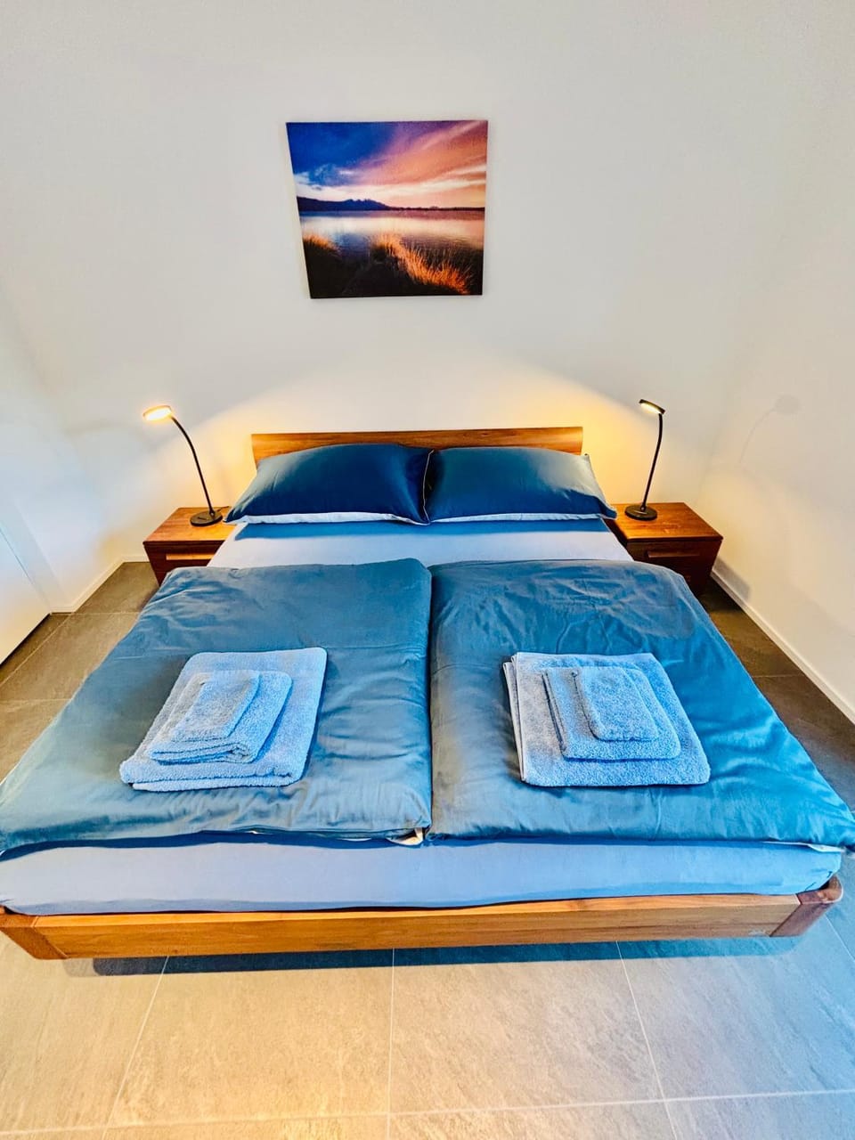 Bed, Photo of the whole room, Bedroom, towels