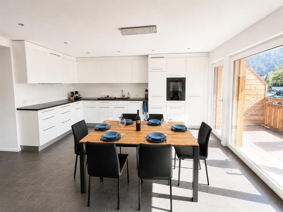 Kitchen or kitchenette, Dining area, stove
