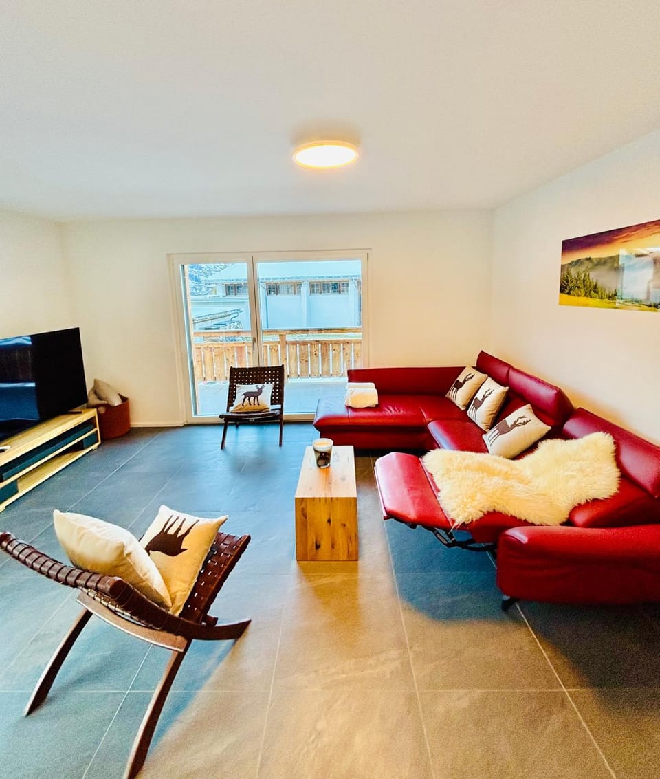 Communal lounge/ TV room, TV and multimedia, Living room, Seating area, Evening entertainment