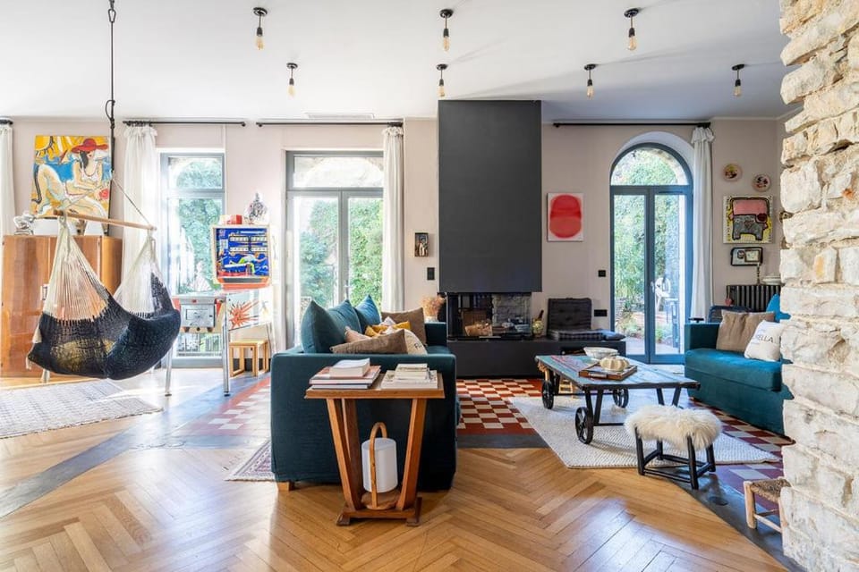 Living room, Seating area