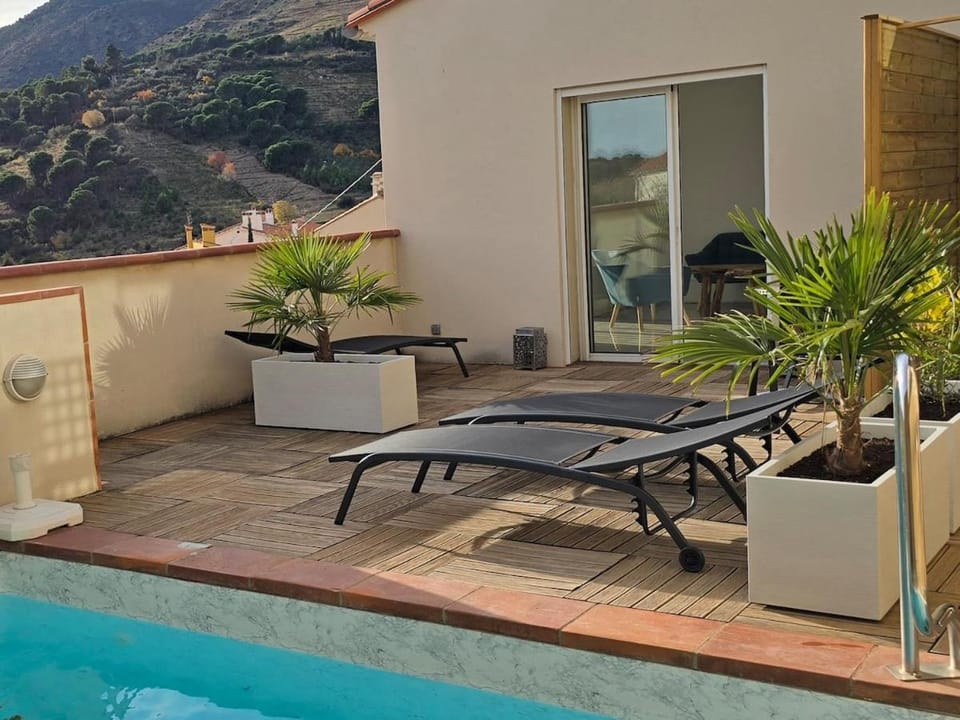 Patio, Natural landscape, Balcony/Terrace, Mountain view, Pool view, Swimming pool, sunbed