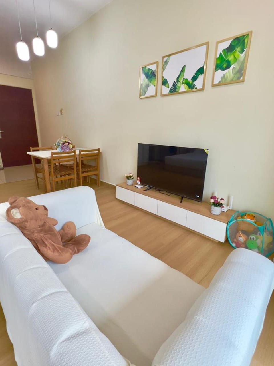 Living room, Seating area, Evening entertainment