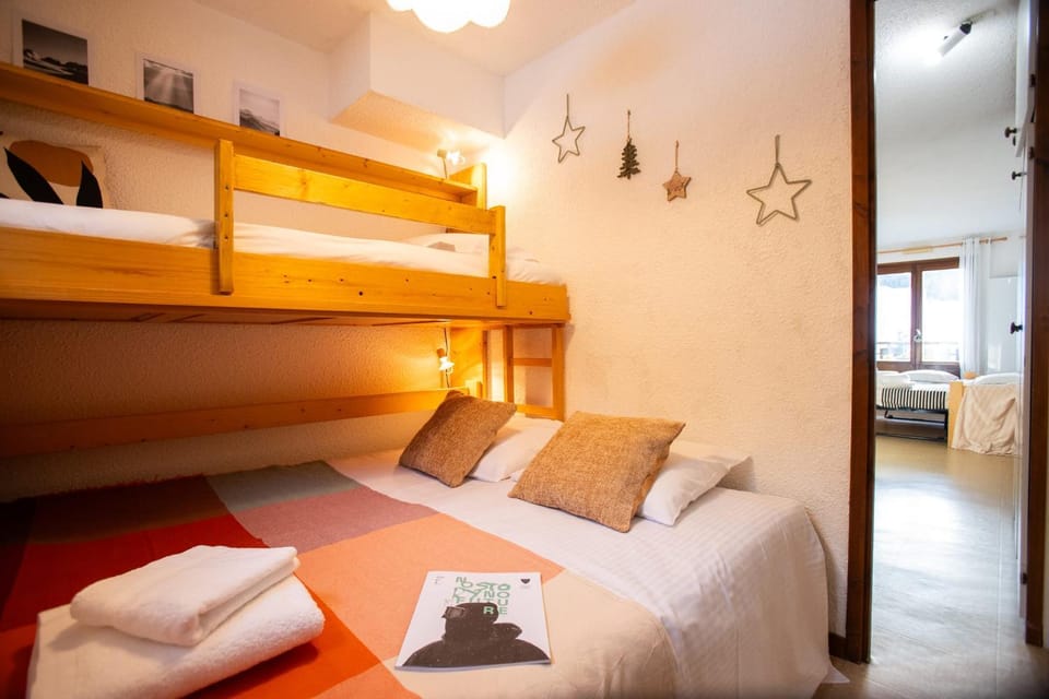 Bed, Bedroom, bunk bed