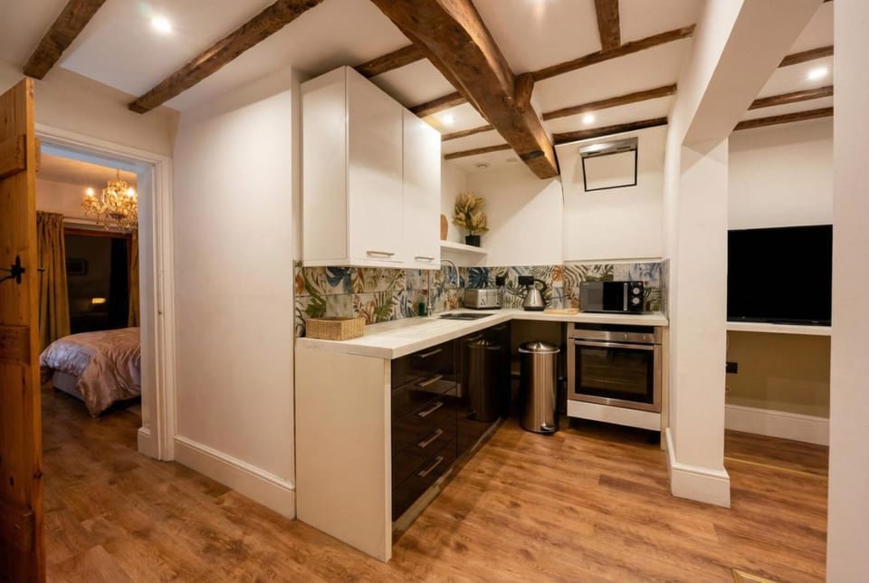 Kitchen or kitchenette, oven