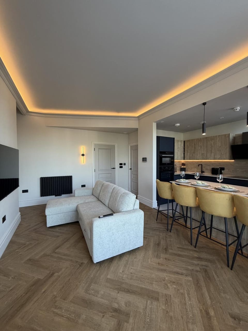 TV and multimedia, Kitchen or kitchenette, Living room, Seating area, Evening entertainment