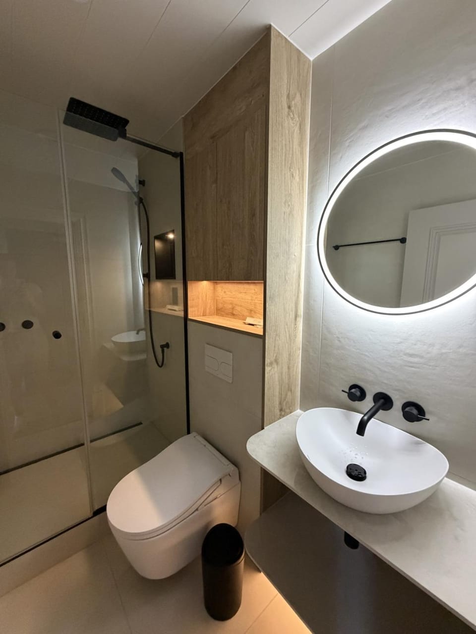 Shower, Toilet, Bathroom, towels