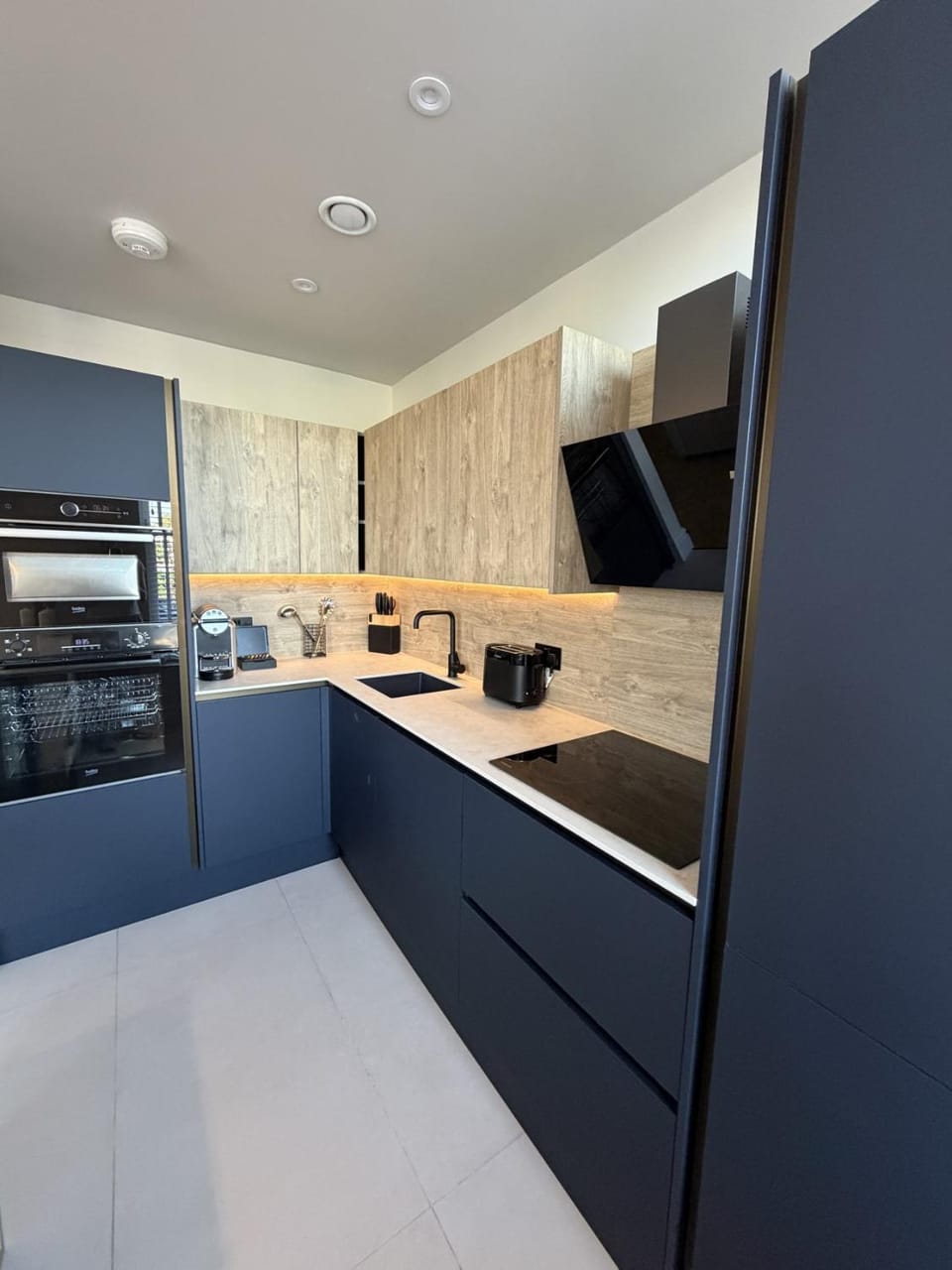 TV and multimedia, Kitchen or kitchenette, dishwasher, oven, stove