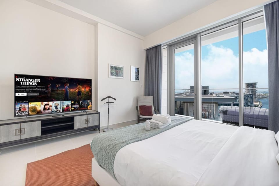 Canal Front Luxe, Elegant 2BR with Water Views Apartment in Dubai