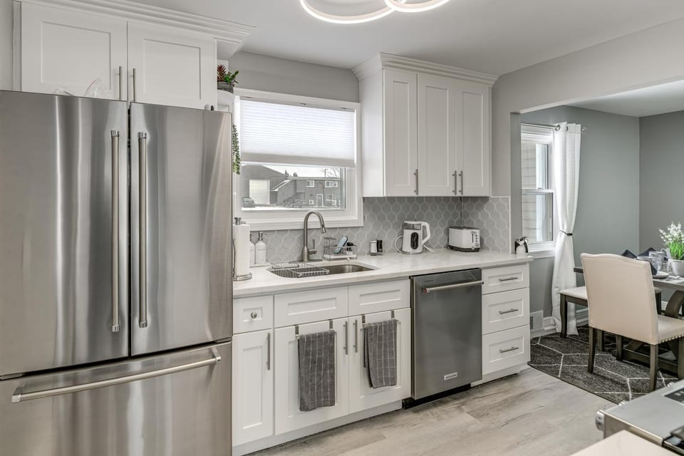 Newly Remodeled! Upscale Home in Buffalo Suburbs House in Cheektowaga