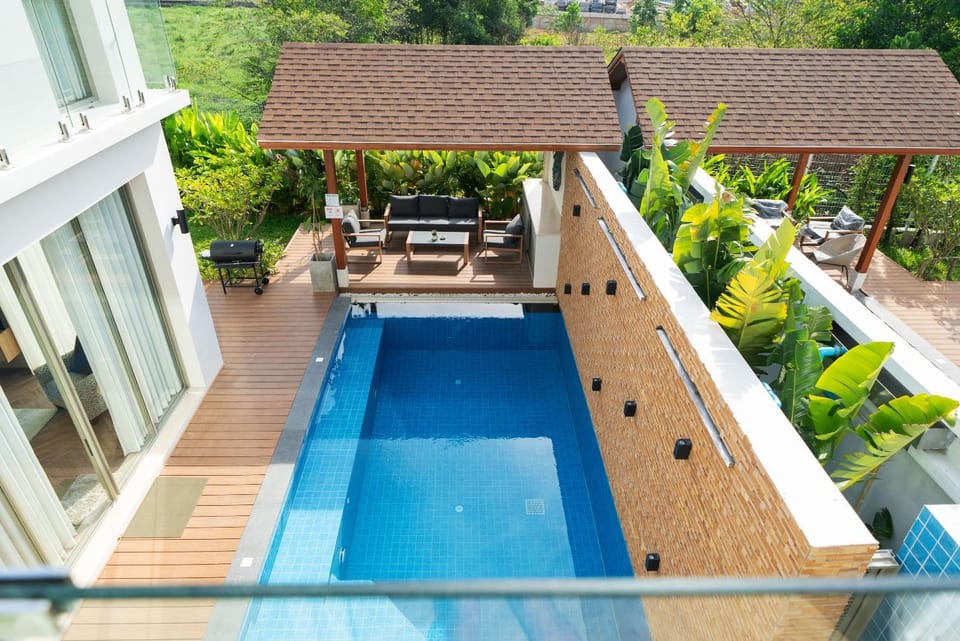 Property building, Patio, Day, View (from property/room), Balcony/Terrace, Pool view, Swimming pool, sunbed