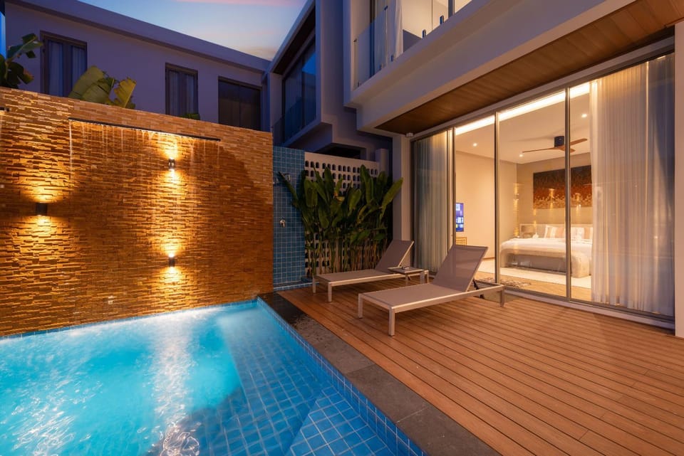 Patio, Pool view, Swimming pool, sunbed
