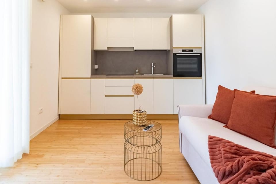 Kitchen or kitchenette, Living room, Seating area, Dining area, oven, stove