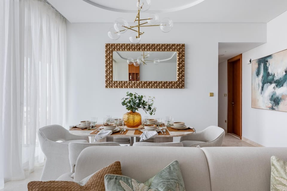 Exclusive 2BR Residence on Palm Jumeirah - Beach Access Apartment in Dubai