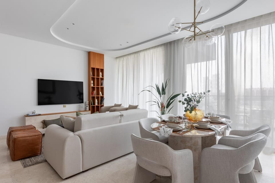 Exclusive 2BR Residence on Palm Jumeirah - Beach Access Apartment in Dubai